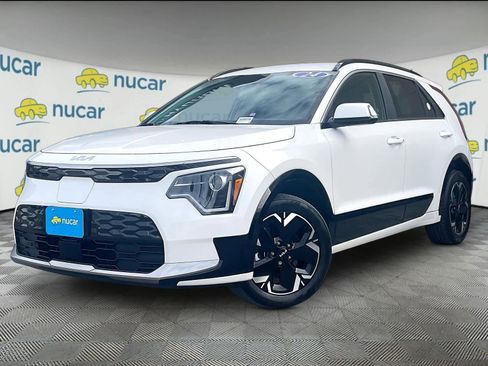 Used 2024 Kia Niro Wind w/ Wind Preserve Package image 3