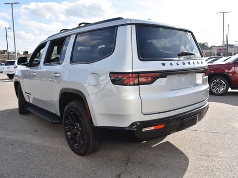 Used 2024 Jeep Wagoneer Series II w/ Convenience Group I image 7