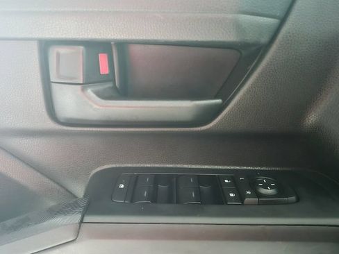 Certified 2024 Toyota Tacoma SR5 AWD/4WD image 15
