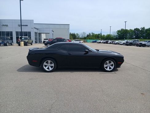 Used 2023 Dodge Challenger SXT RWD image 9