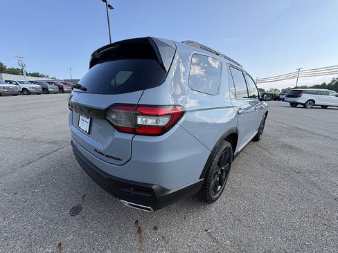 Used 2025 Honda Pilot Black Edition image 5