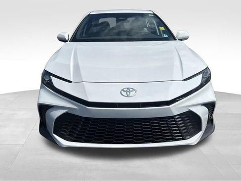 New 2026 Toyota Camry Hybrid FWD image 8