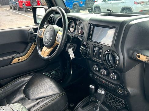 Used 2014 Jeep Wrangler Unlimited Sahara image 36