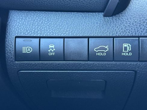 Used 2019 Toyota Camry SE FWD image 33