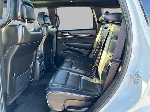 Used 2019 Jeep Grand Cherokee Overland image 16