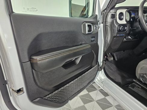 Used 2024 Jeep Wrangler Unlimited Sahara AWD/4WD image 18