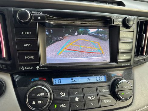 Used 2018 Toyota RAV4 XLE AWD/4WD image 22