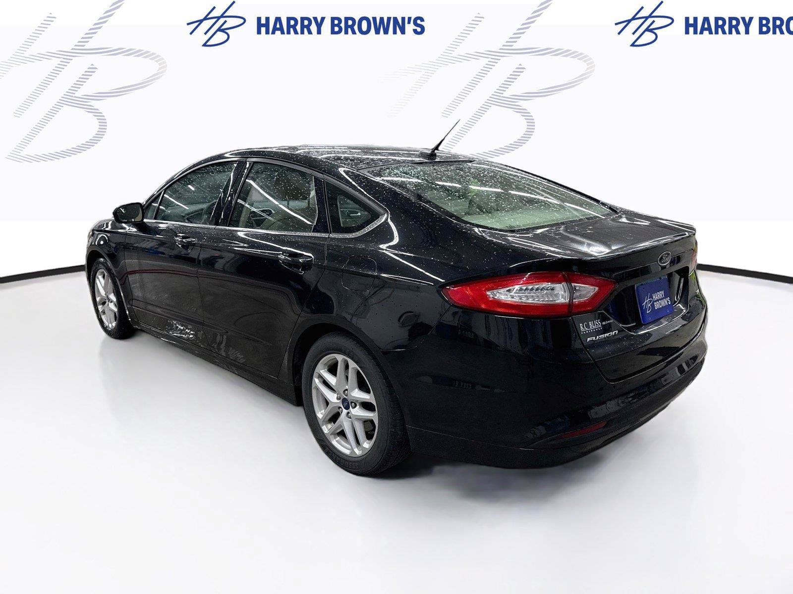 Used 2014 Ford Fusion SE FWD image 2