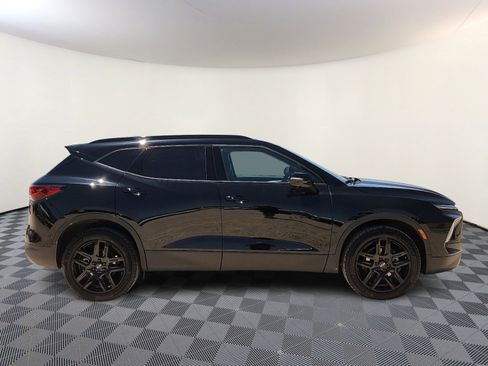 Used 2024 Chevrolet Blazer LT w/ Sound & Technology Package FWD image 5