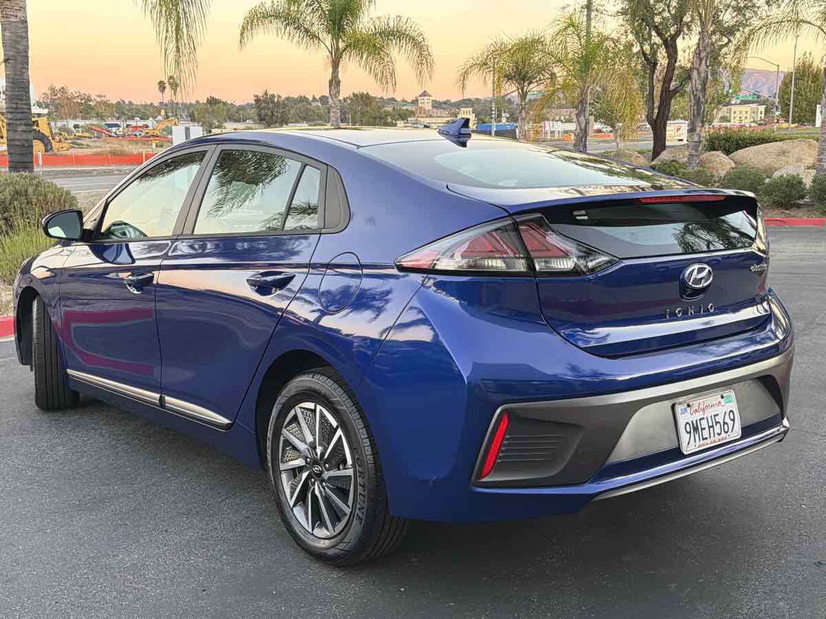 Used 2021 Hyundai Ioniq SE FWD image 13