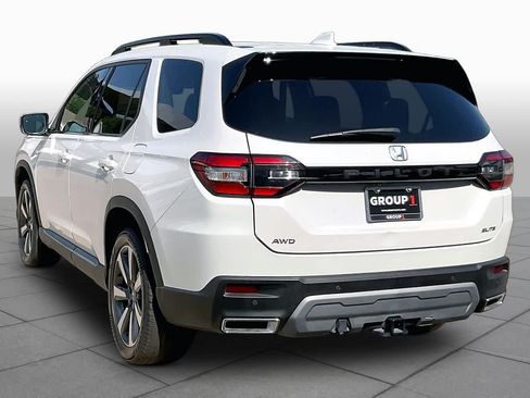 Used 2025 Honda Pilot Elite image 12