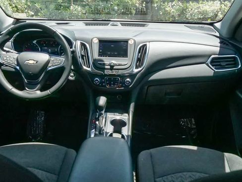 Used 2024 Chevrolet Equinox LT FWD image 11