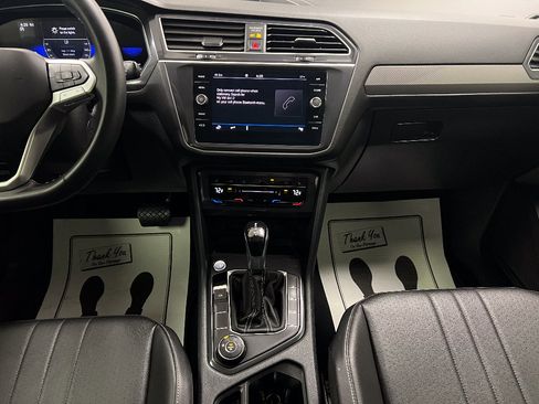 Used 2022 Volkswagen Tiguan SE w/ Panoramic Sunroof Package AWD/4WD image 12