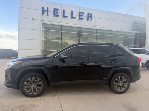 Used 2023 Toyota RAV4 XLE Premium AWD/4WD image 3