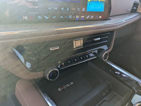 Used 2025 Chevrolet Suburban High Country image 20