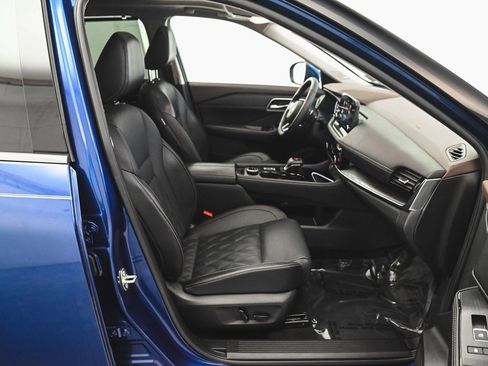 Used 2022 Nissan Rogue Platinum w/ Head-Up Display Package image 36