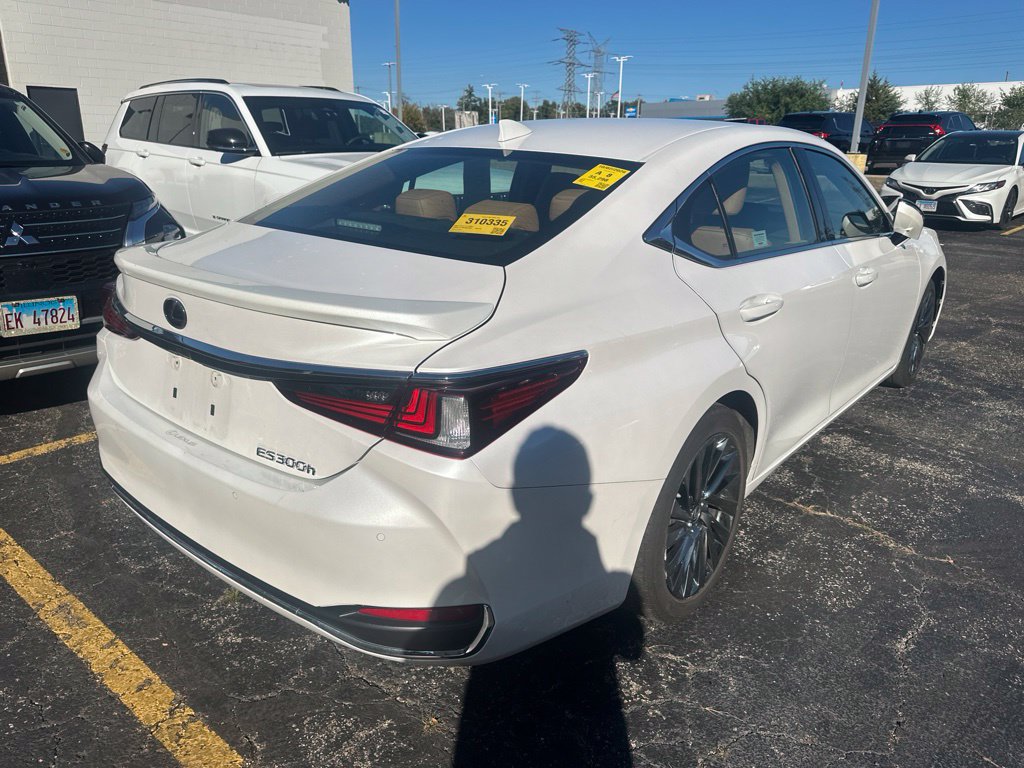 Used 2024 Lexus ES 300h w/ Accessory Package (Z2) FWD image 3