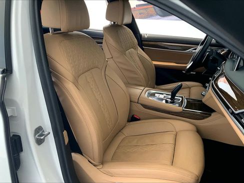 Used 2017 BMW 740i RWD image 8