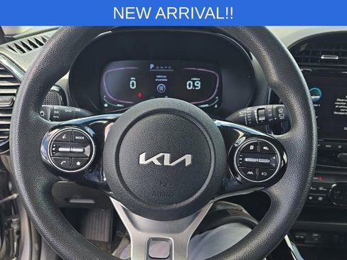 Used 2023 Kia Soul S FWD image 6
