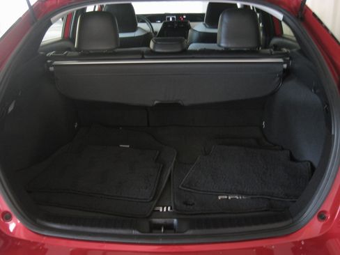 Used 2021 Toyota Prius XLE w/ Advanced Technology Package image 18