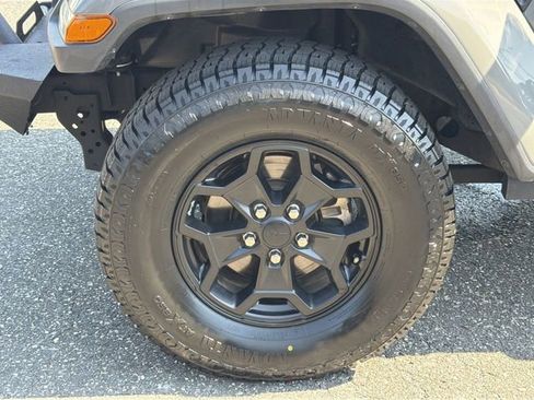 Used 2021 Jeep Gladiator Sport AWD/4WD image 12