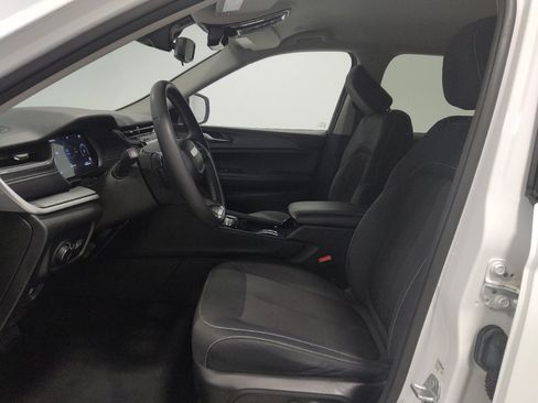Used 2023 Jeep Grand Cherokee Laredo w/ Luxury Tech Group I AWD/4WD image 17