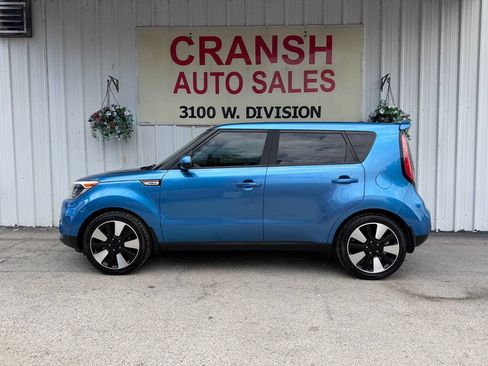 Used 2017 Kia Soul + w/ Designer's Package FWD image 7