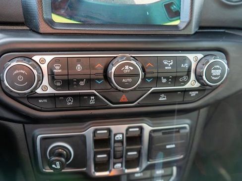 Used 2023 Jeep Gladiator Overland w/ Popular Equipment Package AWD/4WD image 28