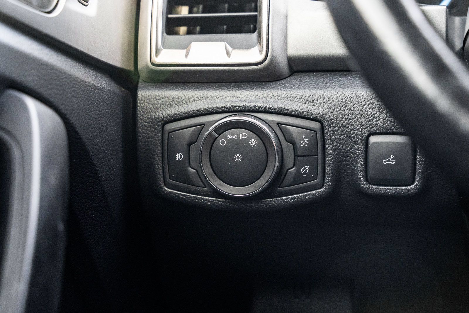 Used 2019 Ford Ranger XLT w/ Equipment Group 302A Luxury AWD/4WD image 26