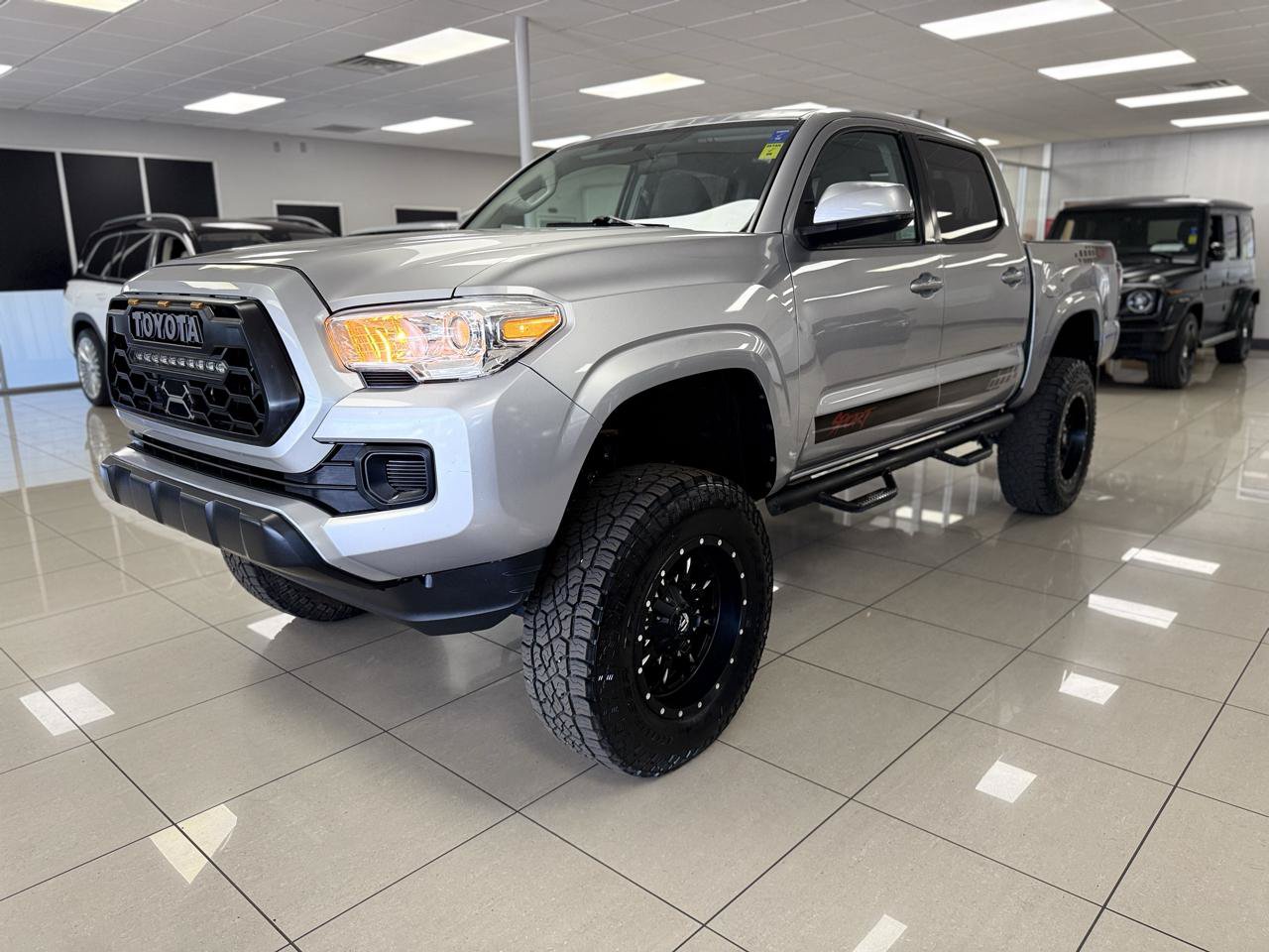 Used 2017 Toyota Tacoma SR w/ Tow Package AWD/4WD image 8