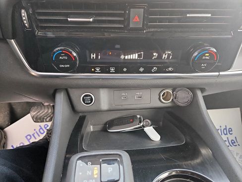 Used 2023 Nissan Rogue SV image 26