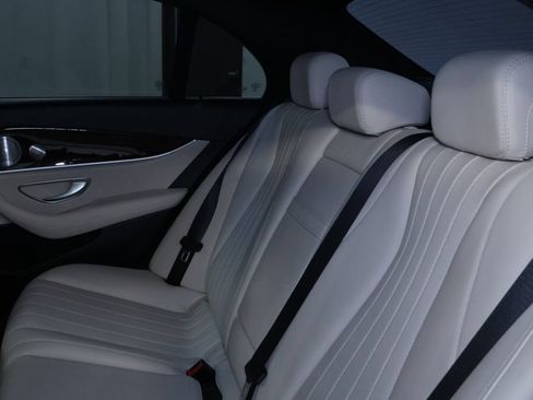 Used 2019 Mercedes-Benz E 300 4MATIC image 16