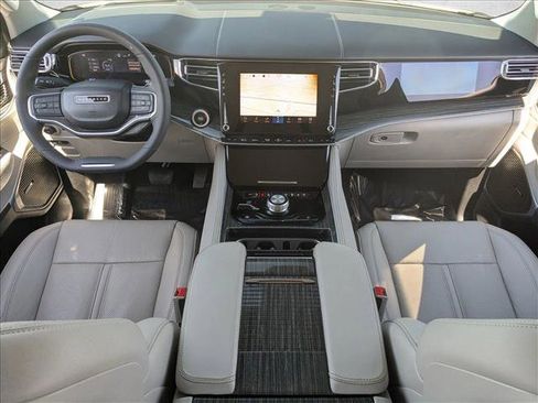 Used 2022 Jeep Wagoneer Series III w/ Convenience Group I AWD/4WD image 18