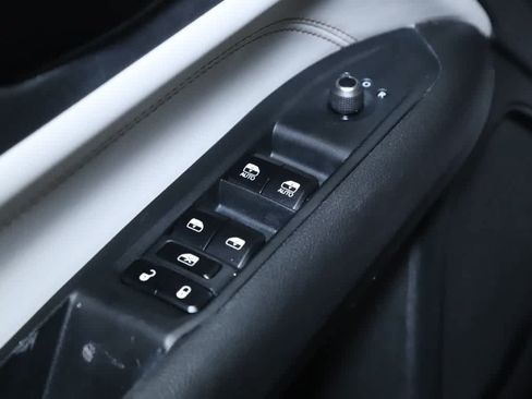 Used 2023 Jeep Compass Limited w/ Elite Group AWD/4WD image 16
