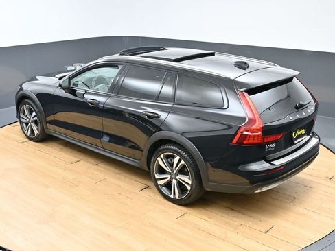 Used 2025 Volvo V60 B5 Cross Country Plus AWD/4WD image 44