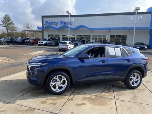 Used 2024 Chevrolet Trax LS w/ LS Convenience Package image 5