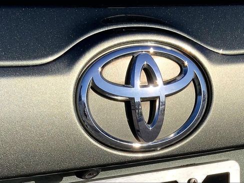 Used 2018 Toyota Highlander XLE image 9