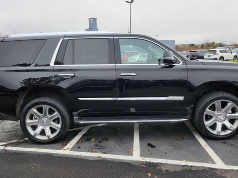 Used 2018 Cadillac Escalade Luxury image 13