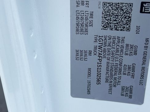 New 2025 GMC Savana 2500 Work Van w/ Driver Convenience Package image 32