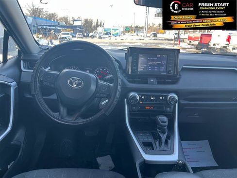 Used 2022 Toyota RAV4 XLE image 13