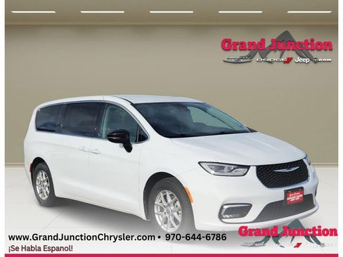 Used 2024 Chrysler Pacifica Touring-L FWD image 1