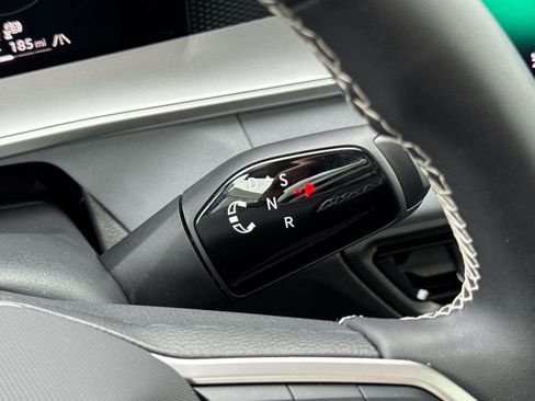 Used 2025 Volkswagen Tiguan SE w/ Panoramic Sunroof Package image 20