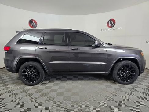 Used 2020 Jeep Grand Cherokee Altitude image 3