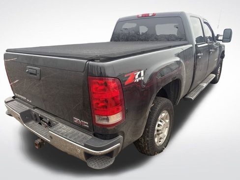 Used 2010 GMC Sierra 2500 SLE w/ SLE Preferred Package image 2
