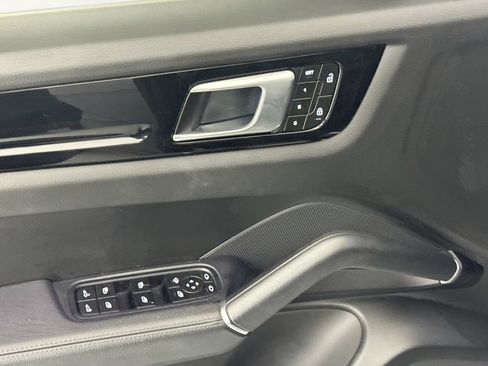 Used 2023 Porsche Cayenne Platinum Edition AWD/4WD image 17