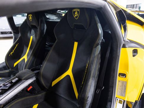 Used 2018 Lamborghini Huracan Performante image 35