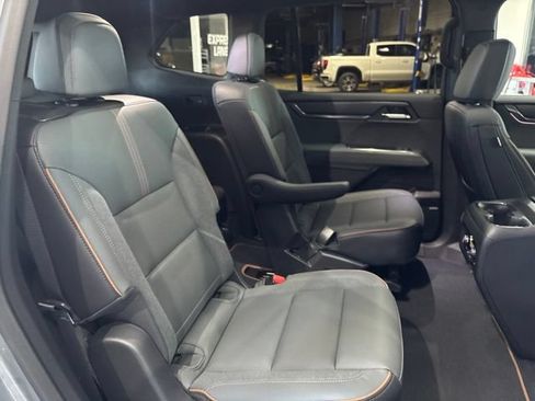 Used 2025 GMC Acadia AT4 w/ Luxury Package AWD/4WD image 36