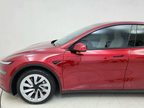 Used 2026 Tesla Model Y AWD image 4