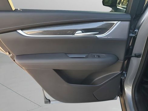 Certified 2025 Cadillac XT5 Sportv w/ Technology Package image 17