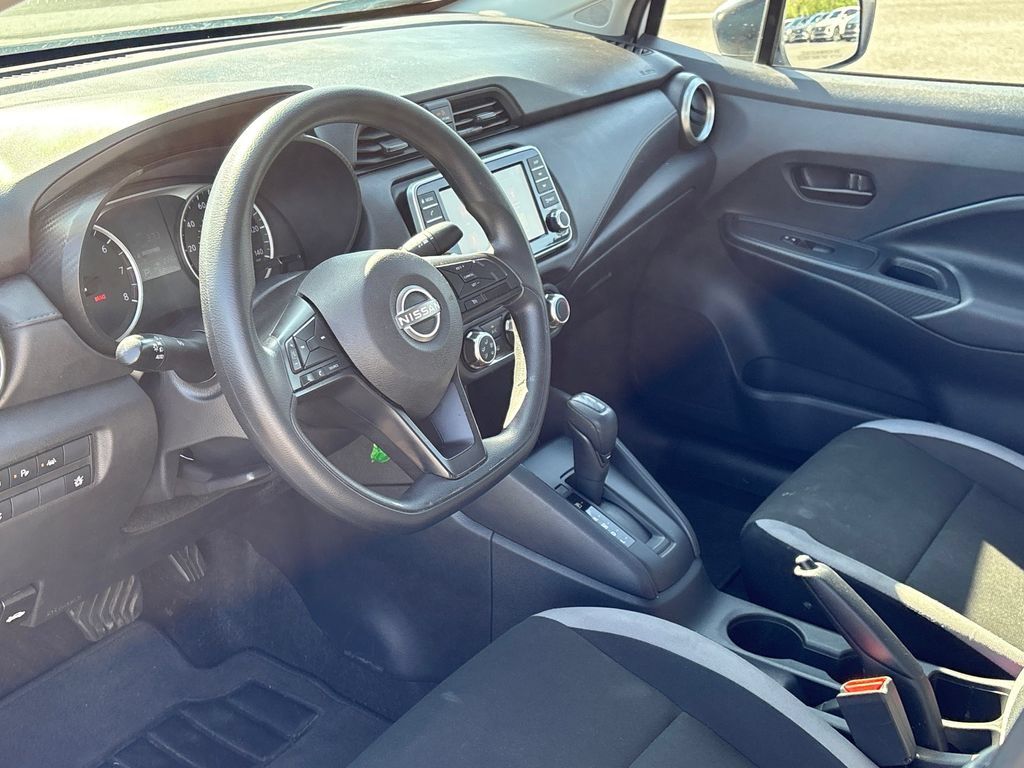 Used 2025 Nissan Versa S FWD image 5